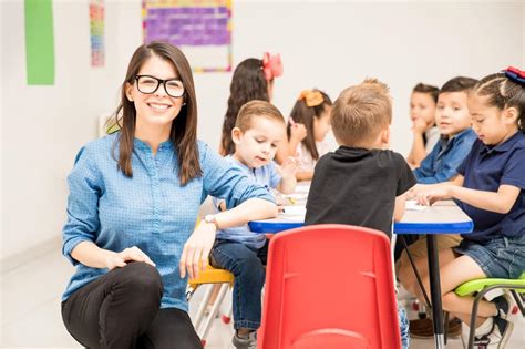 小学校が抱える問題: 未来の教育を考えるための奇妙なパズル